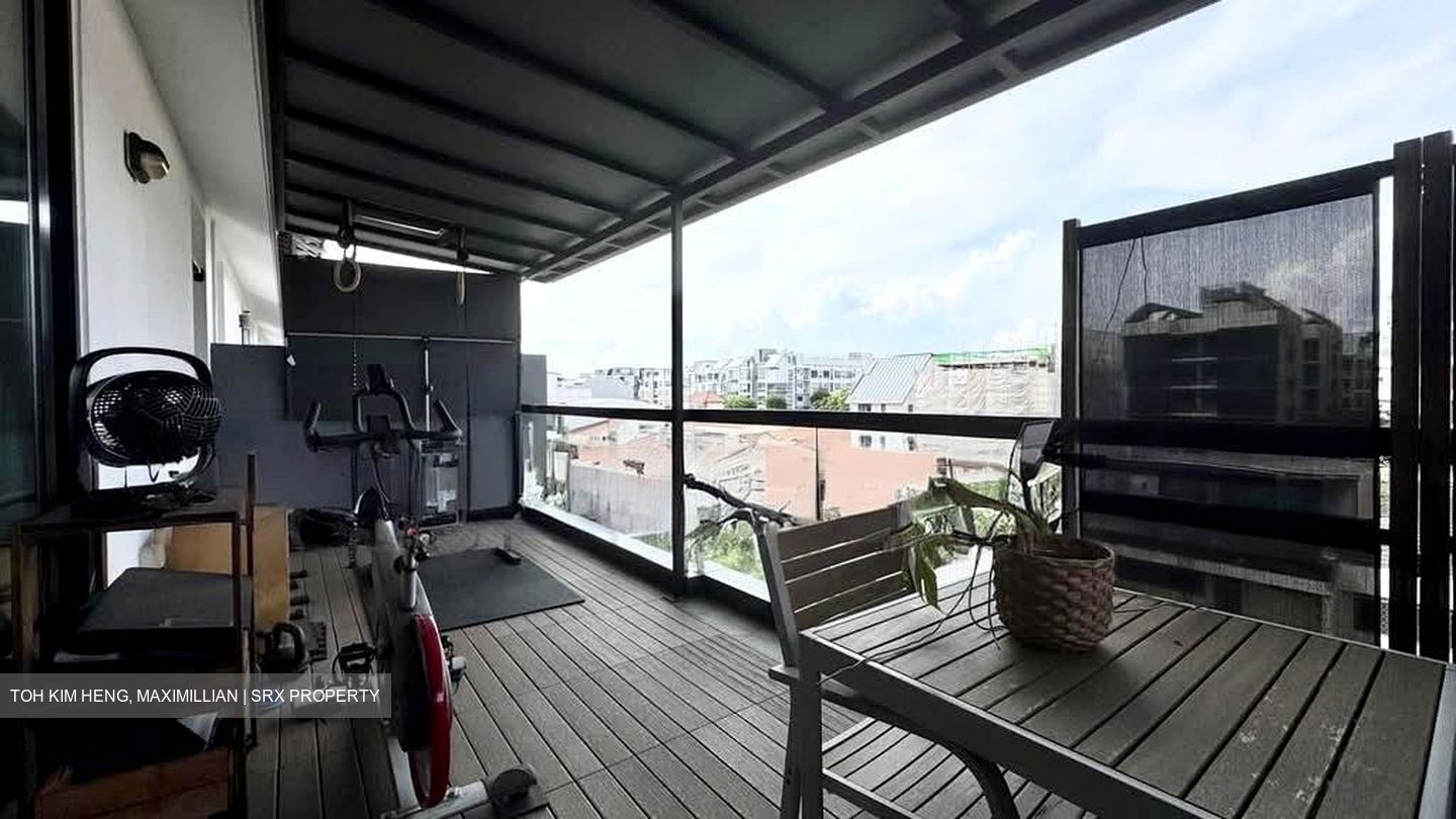 Sims Avenue (D14), Terrace #574515501